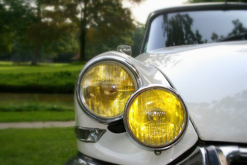 Headlights yellow, round set
