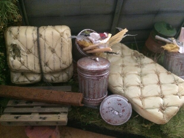 Old mattrasses set 1/35