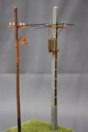 Telephone / lighting pole in ( concrete /wood ) 1/35