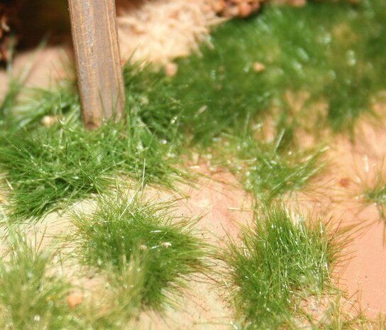 Dark green grass fibres (4.5-6mm)