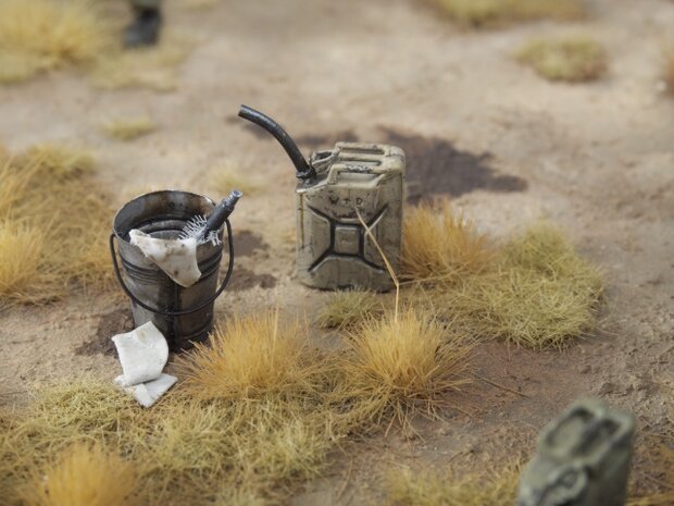 Brown grass tufts  (+/- 260 tufts)