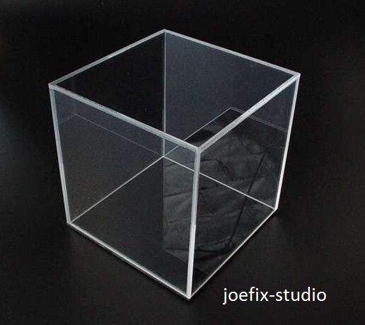  display in acrylic 25 x 25 x 25 cm