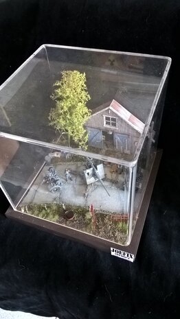  display in acrylic 20 x 20 x 20 cm